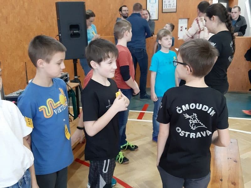 Černé oddílové trika – dresy funkční